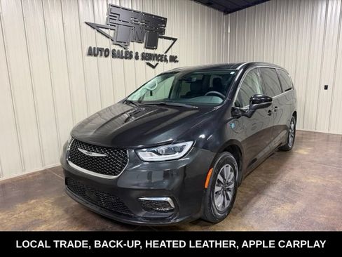 Used 2023 Chrysler Pacifica Touring-L FWD image 1
