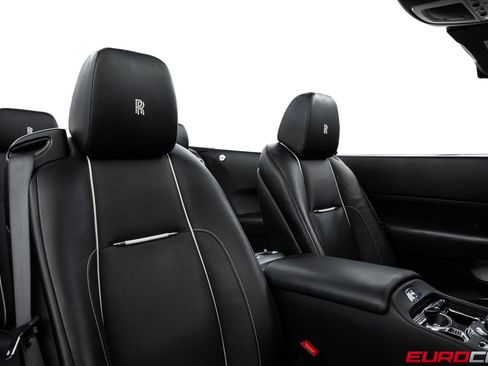 Used 2018 Rolls-Royce Dawn RWD image 38