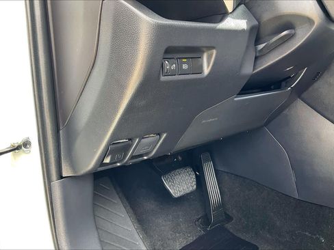 Used 2025 Toyota RAV4 XLE FWD image 35