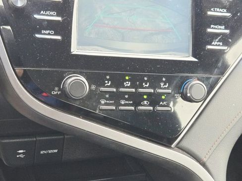 Used 2018 Toyota Camry LE FWD image 26