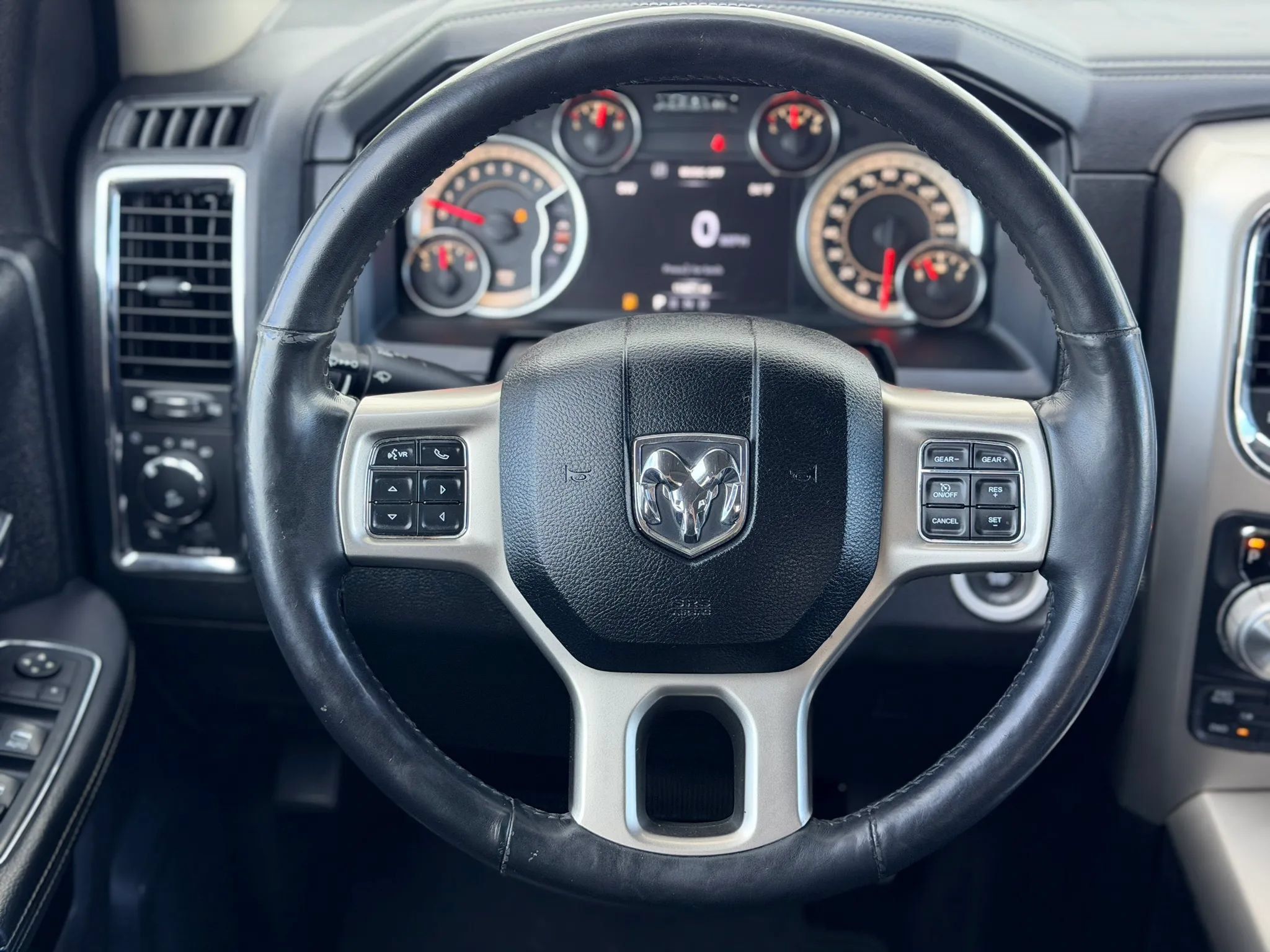 Used 2018 RAM 1500 Laramie w/ Convenience Group AWD/4WD image 17