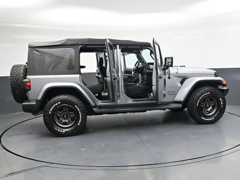 Used 2020 Jeep Wrangler Unlimited Sahara AWD/4WD image 41