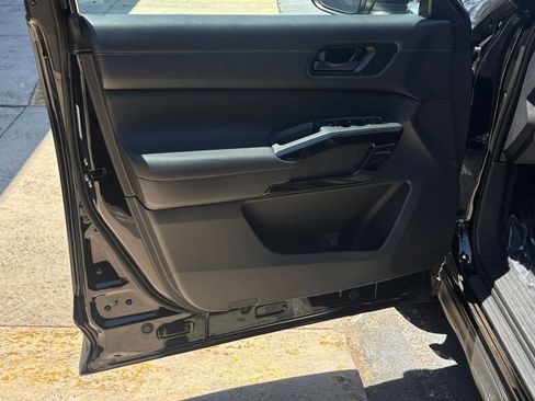 Used 2025 Nissan Pathfinder SV FWD image 25