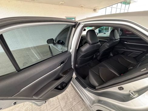 Used 2022 Toyota Camry XSE image 18