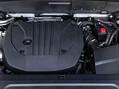 Used 2024 Volvo XC90 B5 Plus image 28