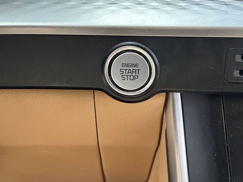 Certified 2024 Kia Carnival LX image 22