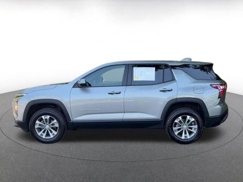 Used 2025 Chevrolet Equinox LT FWD image 9