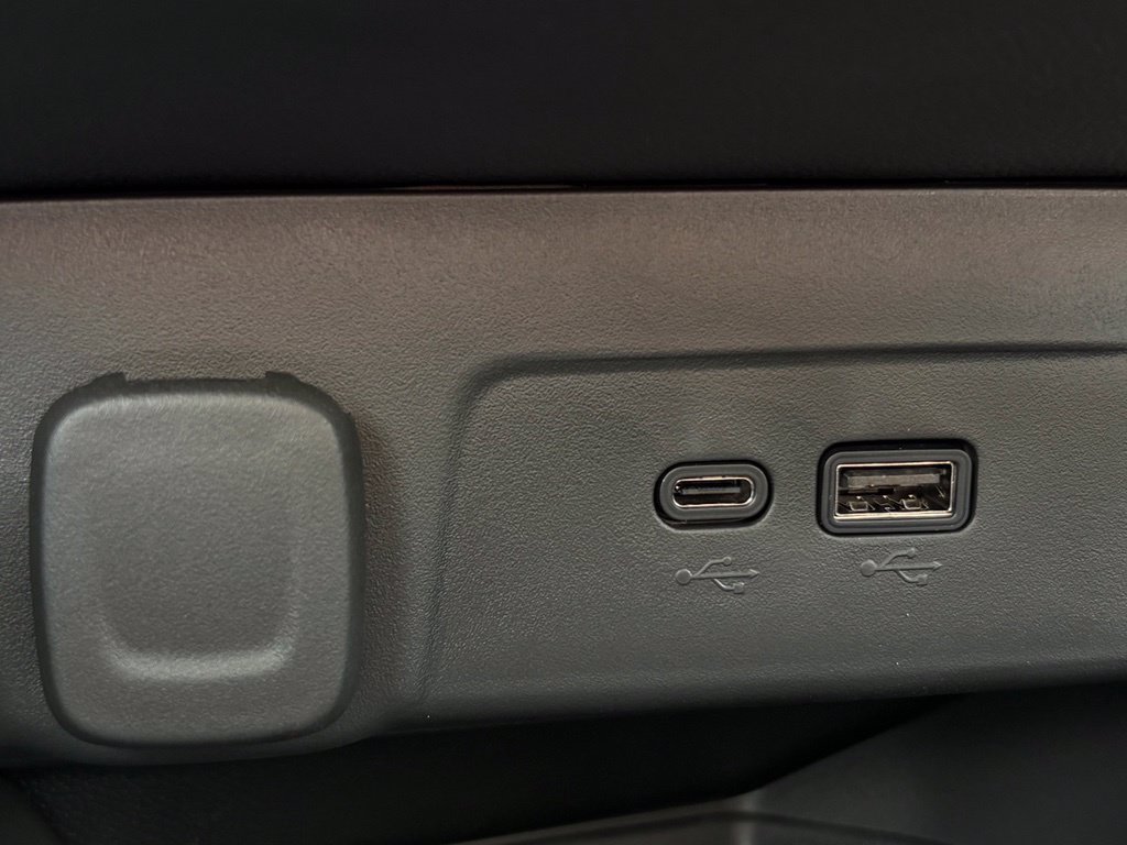 New 2026 Chevrolet Trax ACTIV w/ Sunroof Package FWD image 24