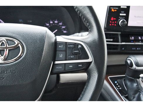 Used 2022 Toyota Sienna XLE FWD image 24