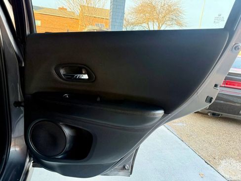 Used 2016 Honda HR-V LX image 17