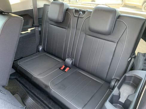 Used 2023 Volkswagen Tiguan SE FWD image 46