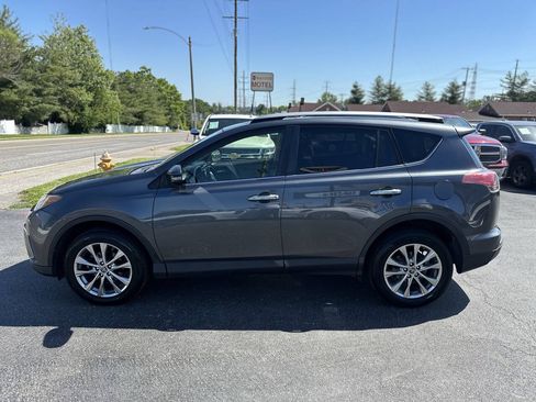 Used 2018 Toyota RAV4 Limited w/ Carpet Mat Package AWD/4WD image 4