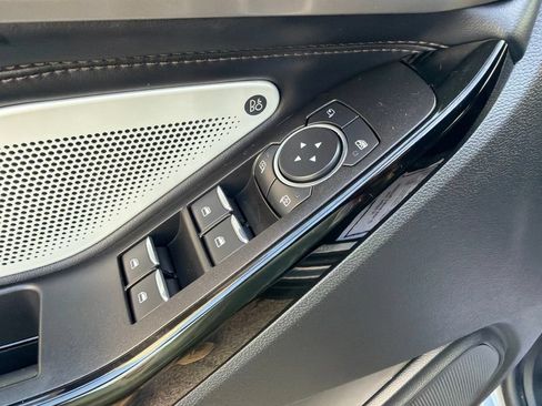 Used 2022 Ford Explorer Platinum w/ Equipment Group 601A AWD/4WD image 29