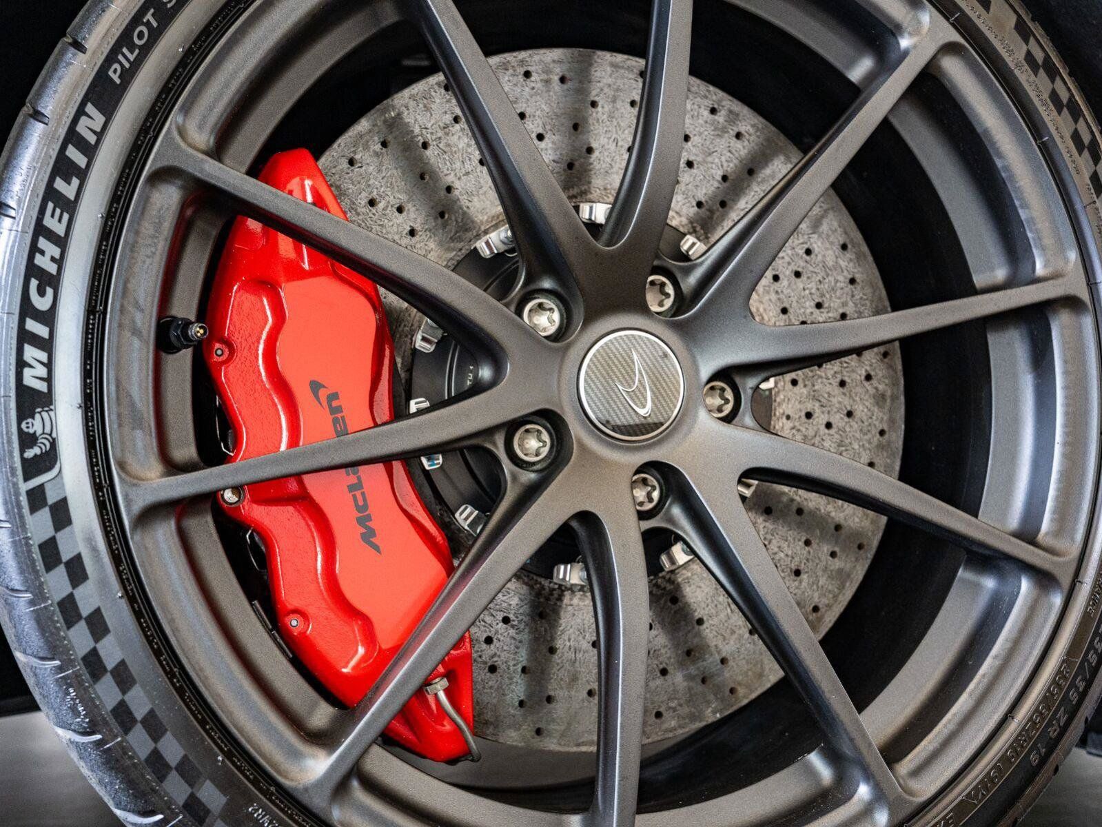 Used 2016 McLaren 675LT Coupe RWD image 24