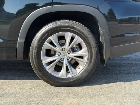Used 2014 Toyota Highlander XLE AWD/4WD image 18