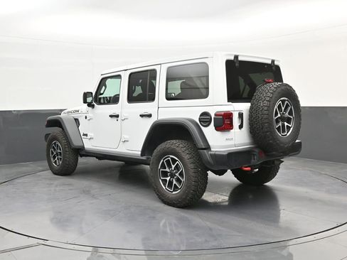 Used 2025 Jeep Wrangler Unlimited Rubicon w/ Convenience Group AWD/4WD image 5