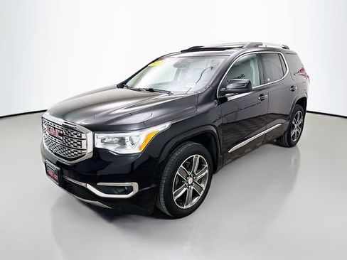 Used 2017 GMC Acadia Denali w/ Technology Package FWD image 3