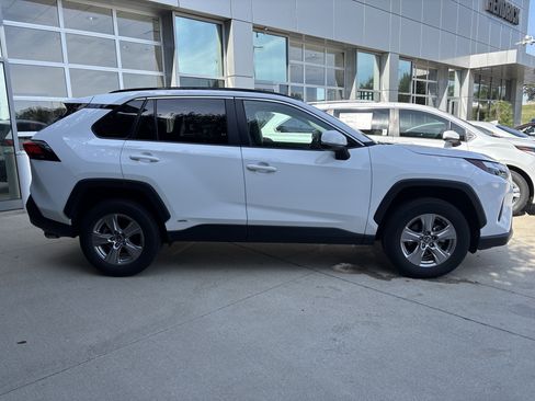 Used 2020 Toyota RAV4 XLE Premium w/ All Weather Liner Package AWD/4WD image 10