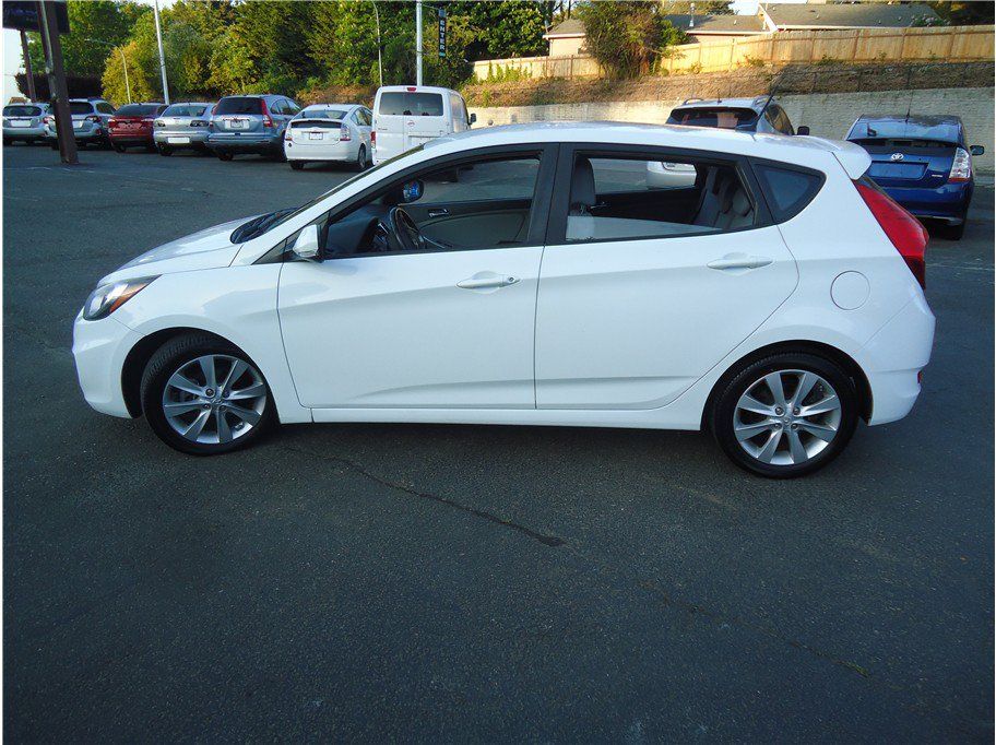 Used 2013 Hyundai Accent SE FWD image 9