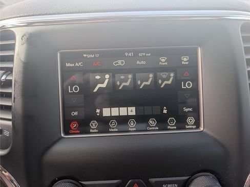 Used 2021 Jeep Grand Cherokee Laredo AWD/4WD image 27