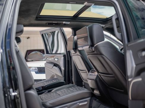 Used 2023 Cadillac Escalade ESV Sport Platinum w/ LPO, ONYX Package AWD/4WD image 14
