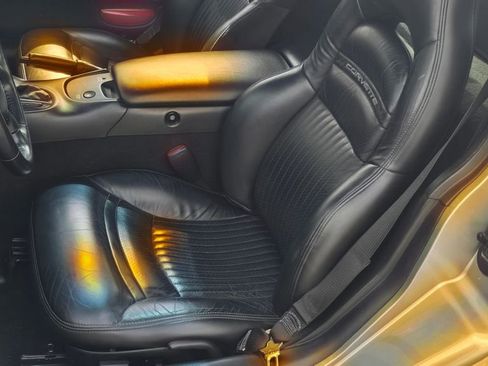 Used 2001 Chevrolet Corvette Coupe w/ Preferred Equipment Group2 image 8