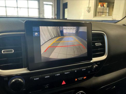 Used 2025 Hyundai Venue SE image 19
