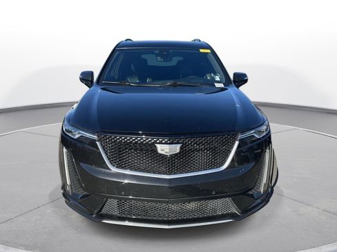 Used 2022 Cadillac XT6 Sport w/ Technology Package image 3