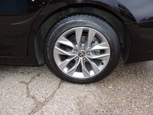 Used 2020 Toyota Avalon XLE image 13