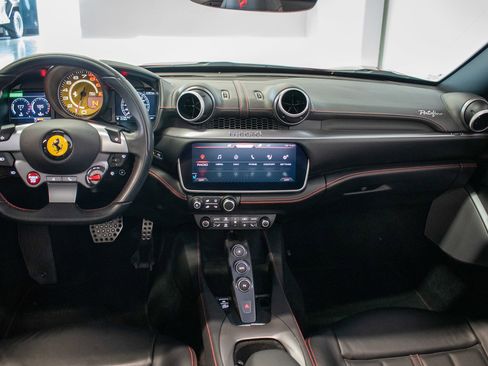 Used 2020 Ferrari Portofino RWD image 6