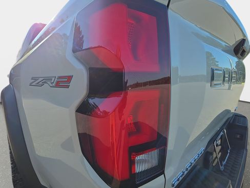 Used 2026 Chevrolet Colorado ZR2 w/ Technology Package AWD/4WD image 34