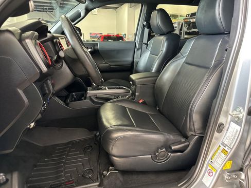 Used 2019 Toyota Tacoma TRD Sport image 13