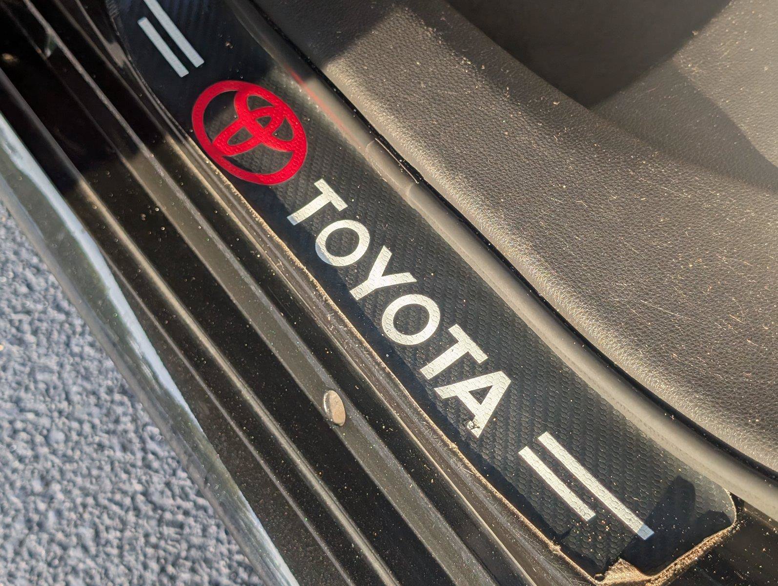 Used 2020 Toyota Corolla LE FWD image 35