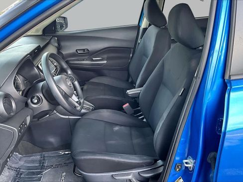 Used 2023 Nissan Kicks S FWD image 9