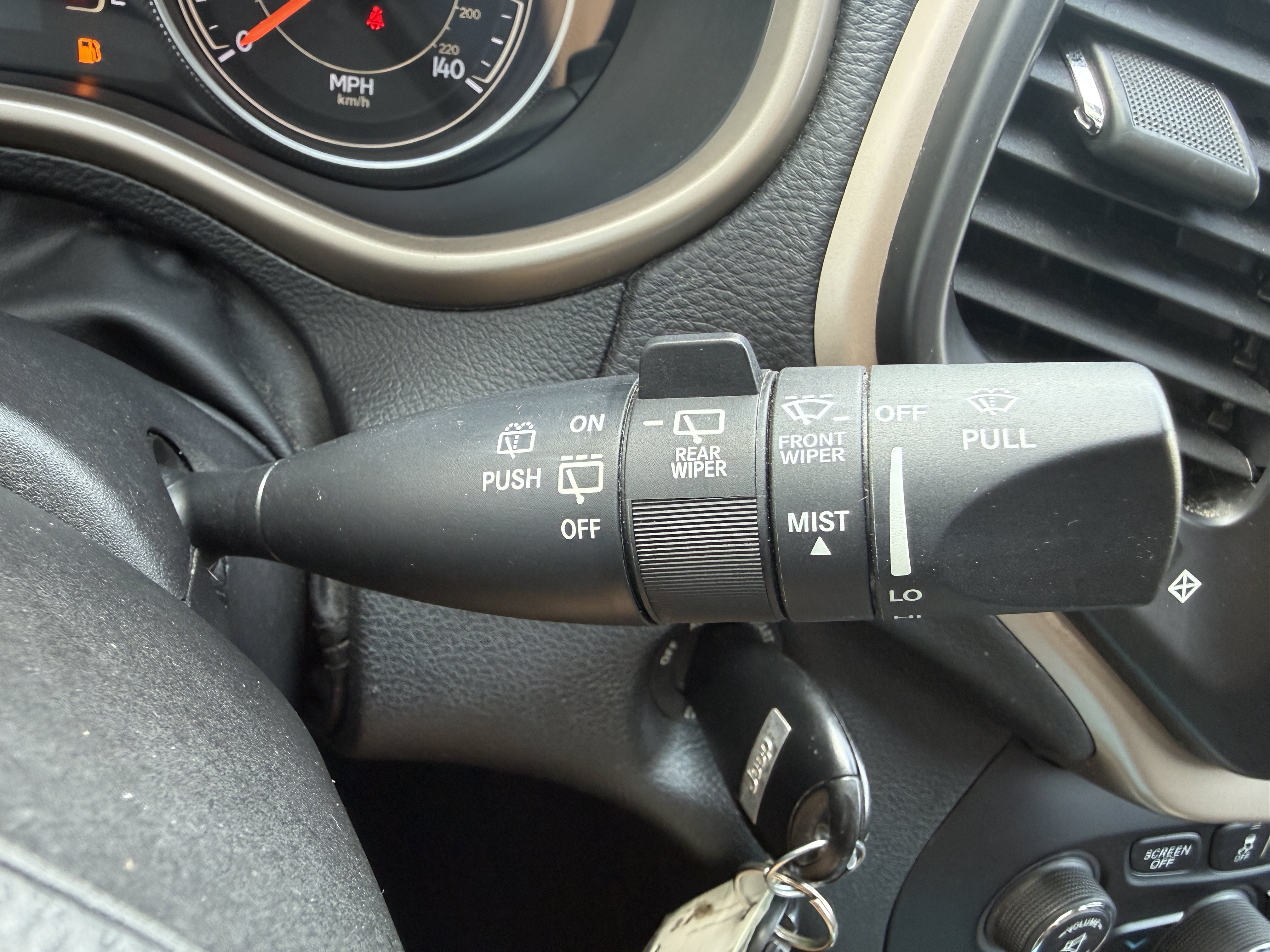Used 2015 Jeep Cherokee Latitude w/ Cold Weather Group AWD/4WD image 29