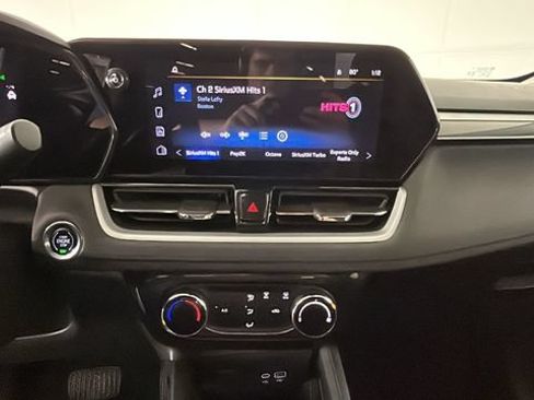 Used 2025 Chevrolet TrailBlazer LT FWD image 24