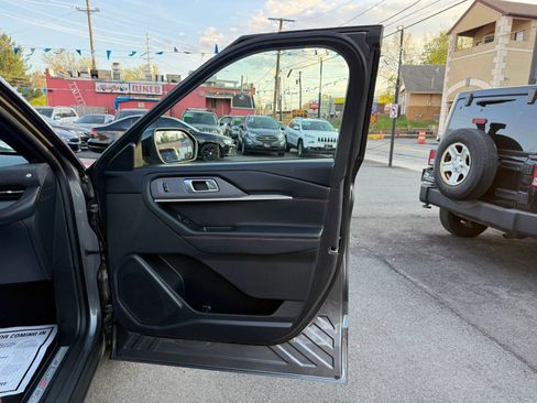 Used 2025 Ford Explorer ST-Line w/ ST-Line Street Pack image 53