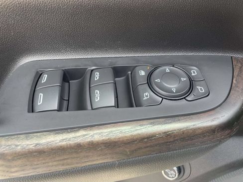 Used 2023 GMC Acadia Denali w/ Denali Ultimate Package FWD image 18