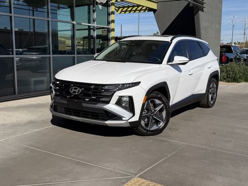 Used 2025 Hyundai Tucson SEL FWD image 2