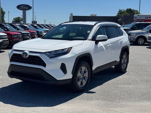 Used 2023 Toyota RAV4 XLE AWD/4WD image 7