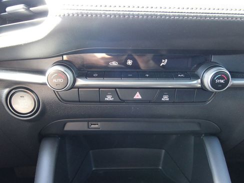 Used 2020 MAZDA MAZDA3 Base image 17