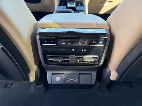 Used 2024 Acura MDX SH-AWD image 15