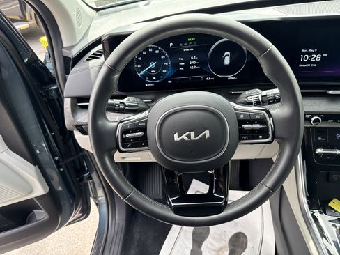 Used 2024 Kia Carnival SX FWD image 18