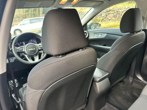 Used 2022 Kia Forte LXS w/ LXS Technology Package image 9