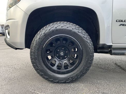 Used 2020 Chevrolet Colorado LT w/ Colorado RST Special Edition image 18