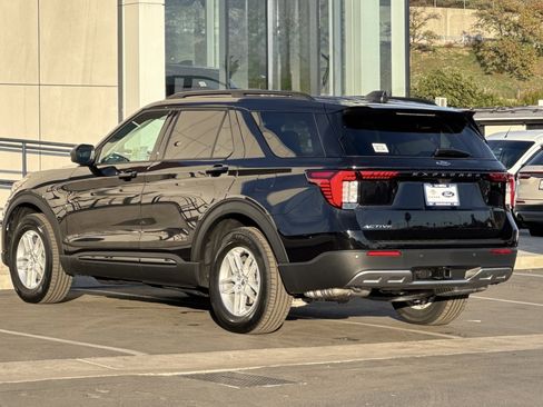 New 2026 Ford Explorer Active w/ Active Comfort Package image 5
