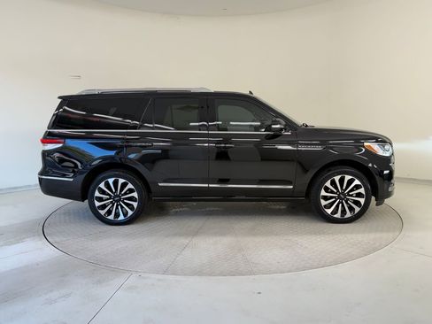 Used 2024 Lincoln Navigator Reserve image 8