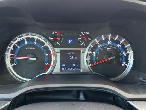 Used 2019 Toyota 4Runner SR5 AWD/4WD image 34