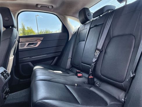 Used 2020 Jaguar XF Prestige image 17