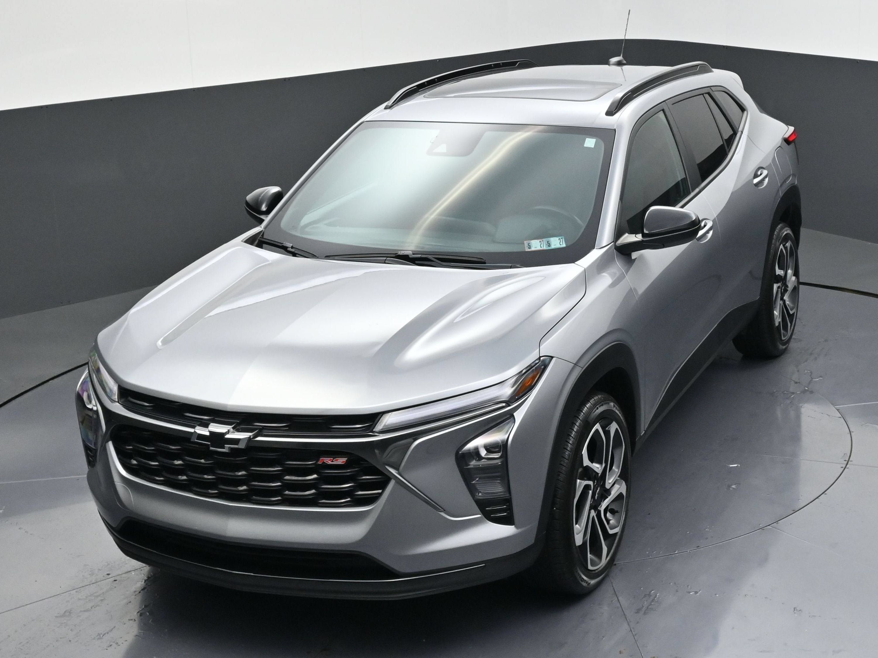 Used 2025 Chevrolet Trax RS w/ Sunroof Package FWD image 47